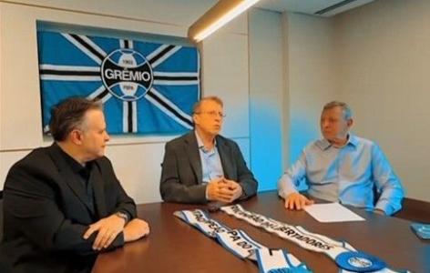 Antônio Dutra Jr., Odorico Roman e Celso Rigo no anúncio da candidatura da chapa 2 às eleições presidenciais no Grêmio
