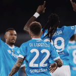 Napoli vence Genoa em casa e assume a liderança do Campeonato Italiano