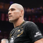 Jon Jones aceita desafio de Alex Poatan e confirma luta no UFC Casa Branca