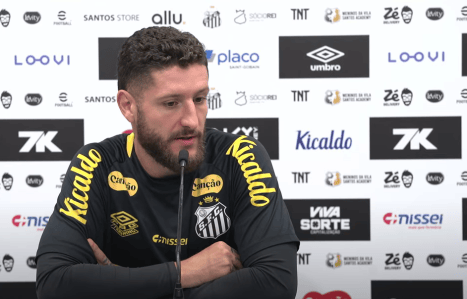 Zé Rafael em entrevista coletiva nesta sexta-feira (10)