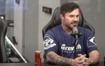 Renato Cariani em live de transmissão do Mr. Olympya