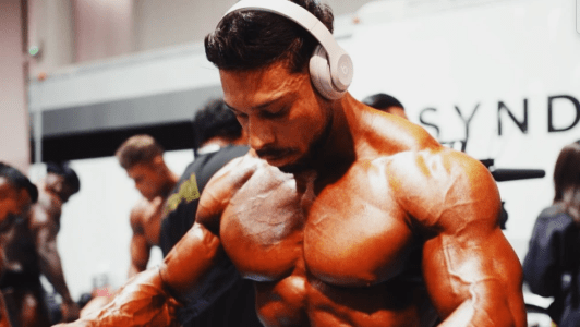 Ramon Dino durante preparação para se apresentar no Mr. Olympia 2024