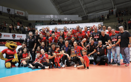 Sesi Bauru comemora título do Campeonato Paulista de Vôlei