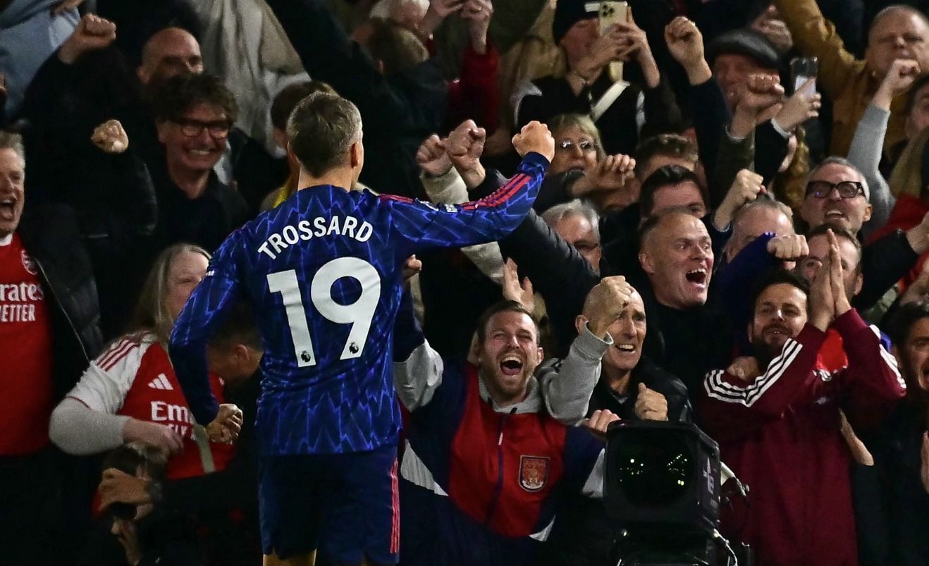 Arsenal vence Fulham fora de casa e mantém liderança do Campeonato Inglês