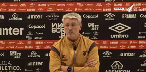 Odair Hellmann concedeu entrevista coletiva após o empate do Athletico com o Coritiba