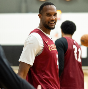 Evan Mobley em treino dos Cavs
