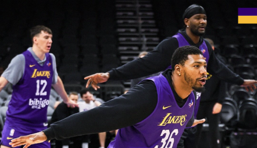 Jogadores do Lakers em treino