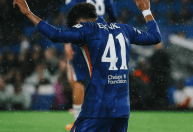 Estevão, do Chelsea, comemora primeiro gol na Champions League