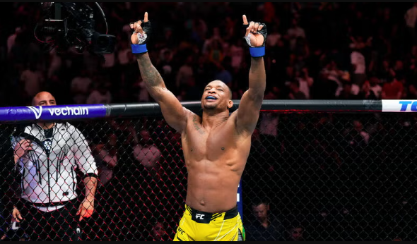 Lutador brasileiro pede disputa por cinturão no UFC Casa Branca e desafia Jon Jones