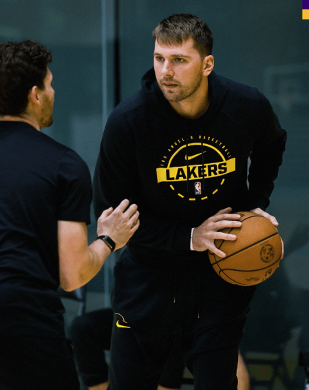 Luka Concic durante treino dos Lakers