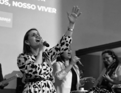 Prima de Ana Castela cantava em uma igreja evangélica