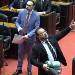 Oposição leva até travesseiro para o plenário e promete arrastar votação da PEC da Copasa