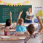 Pagamento dobrado de férias em feriados: decisão do TST a favor de professora é unânime