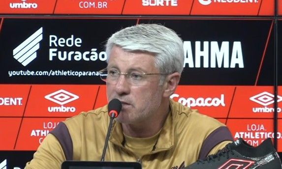 Odair revela conversa com jogadores do Athletico-PR sobre momento na Série B