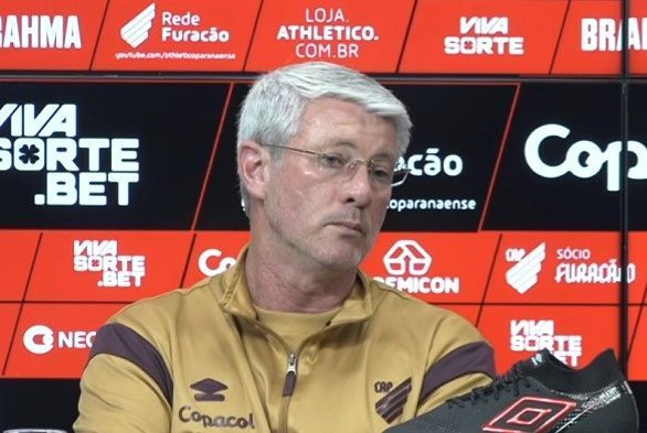 Odair atualiza situação de desfalques do Athletico-PR e avalia retornos contra Goiás