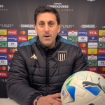 Racing x Flamengo: Milito, técnico e jogadores fazem campanha contra racismo