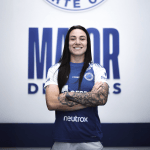 Cruzeiro anuncia renovação de contrato com zagueira até 2027