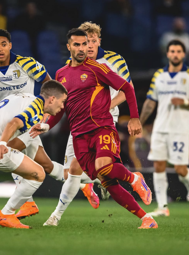 Roma vence Parma e segue na cola do líder Napoli no Campeonato Italiano