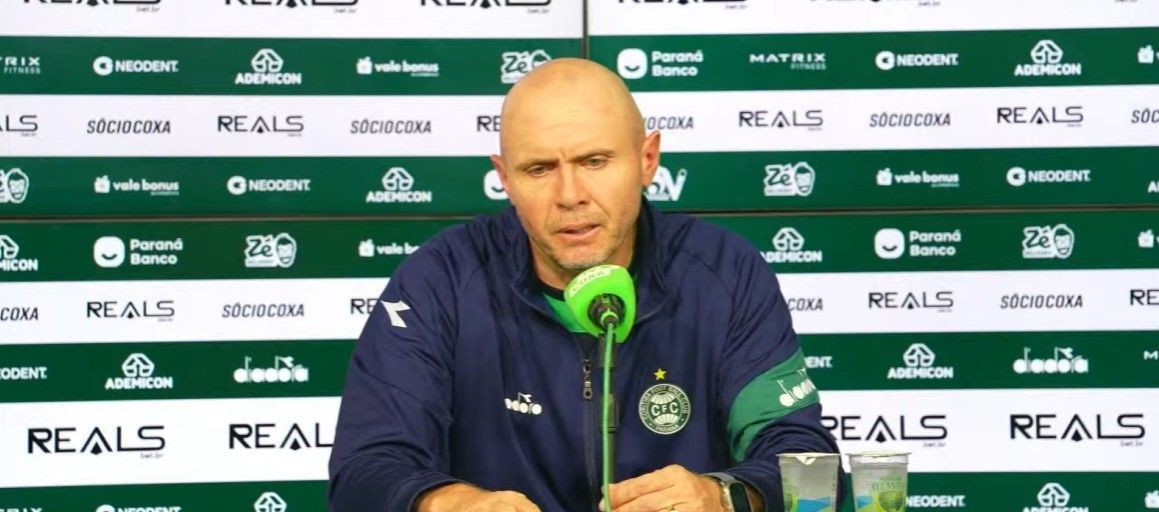 Técnico do Coritiba, Mozart celebra ponto conquistado contra o CRB pela Série B