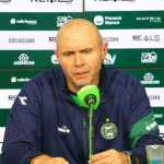 Técnico do Coritiba, Mozart celebra ponto conquistado contra o CRB pela Série B