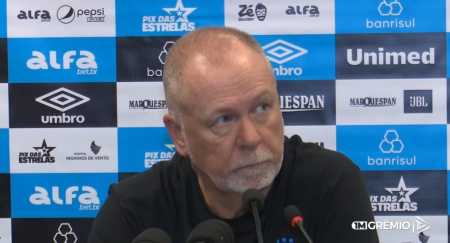 Mano Menezes concedeu entrevista coletiva após a derrota do Grêmio para o Corinthians