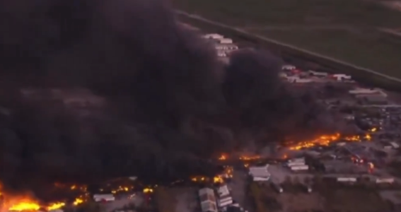 Avião de carga da UPS cai no Kentucky, Estados Unidos; veja imagens
