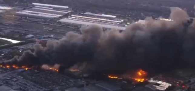 Avião de carga da UPS cai no Kentucky, Estados Unidos; veja imagens
