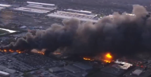 Avião de carga da UPS cai no Kentucky, Estados Unidos; veja imagens