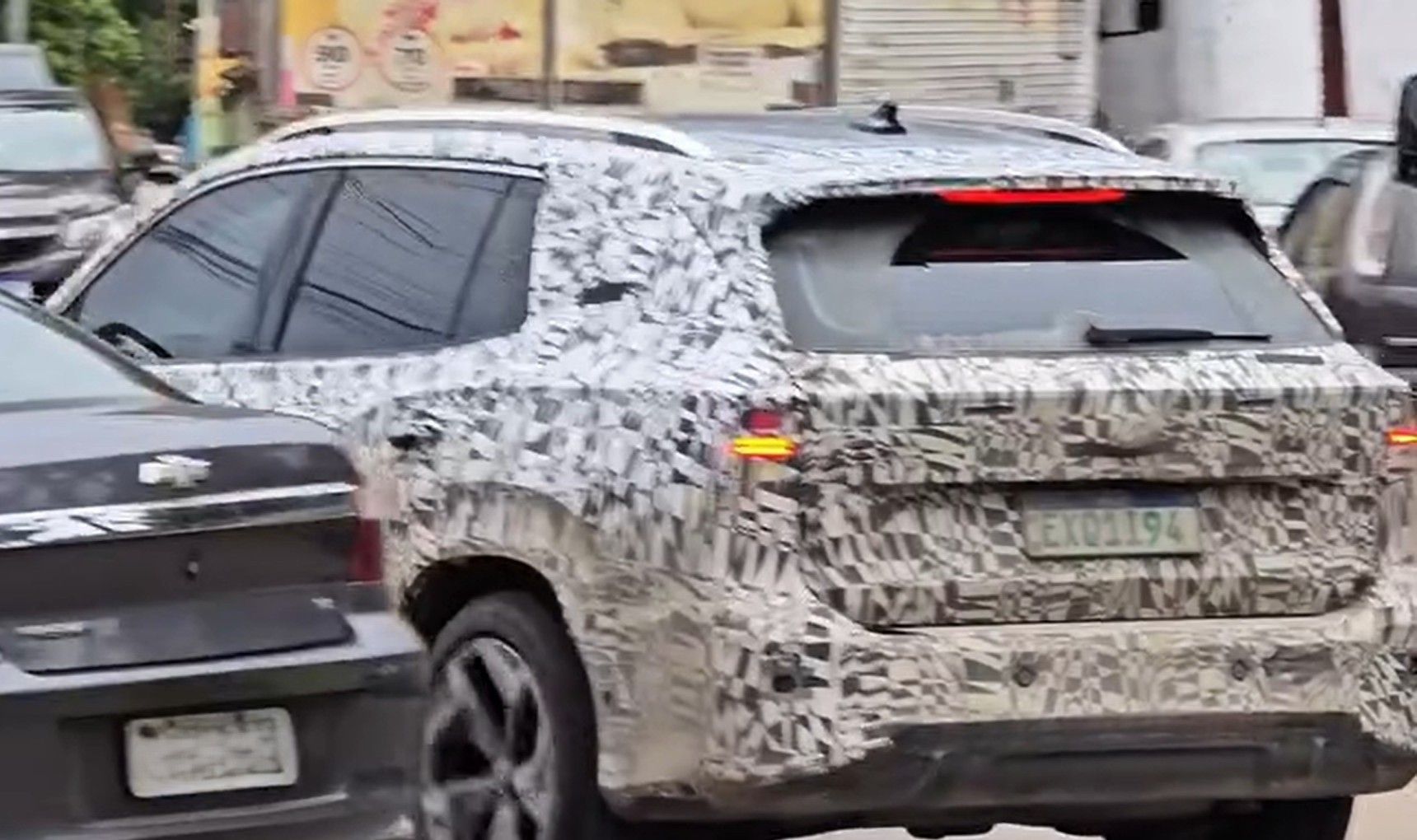 Novo VW Tiguan é flagrado no Brasil e revela multimídia maior a que dos BYD
