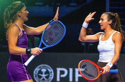 Luisa Stefani e Timea Babos no WTA Finals