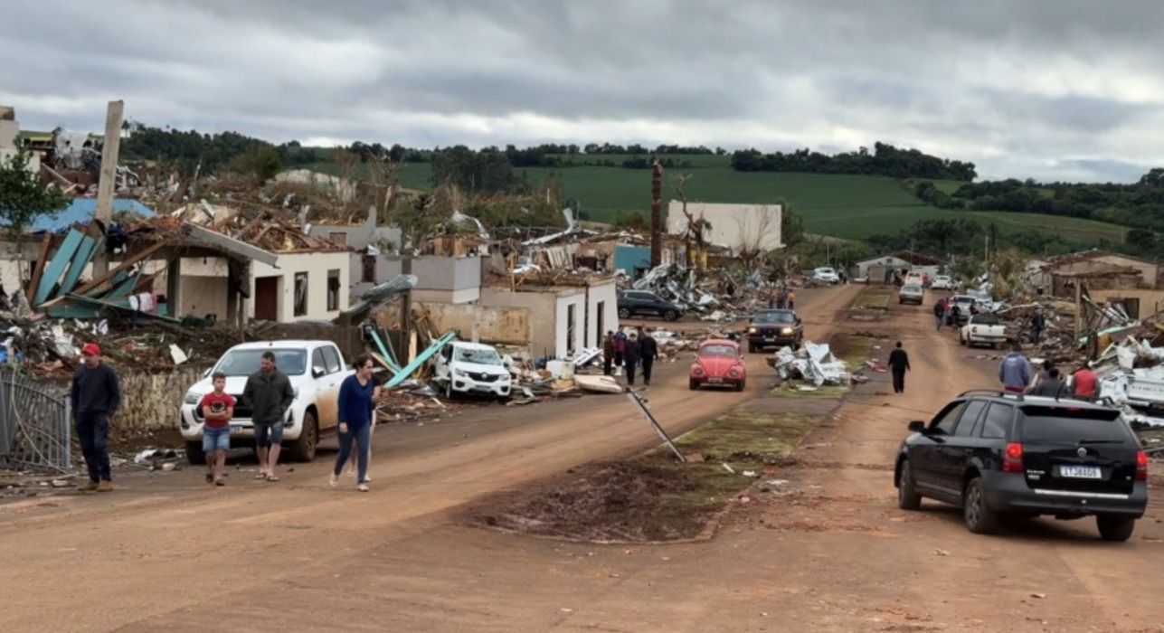 Rio Bonito do Iguaçu-PR registra mais de 1 mil desabrigados após passagem de tornado