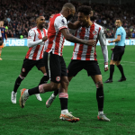 Ex-Cruzeiro marca duas vezes, e Brentford vence Newcastle pela Premier League