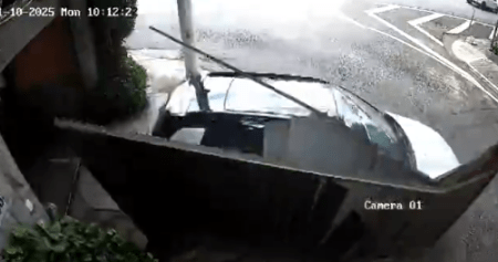 Mulher é presa após fugir de motel sem pagar, dirigir na contramão e colidir com carros