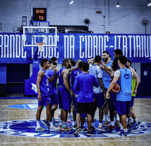 Equipe do Cruzeiro Basquete em treino