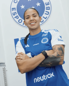 Bedoya renova com Cruzeiro até fim de 2027