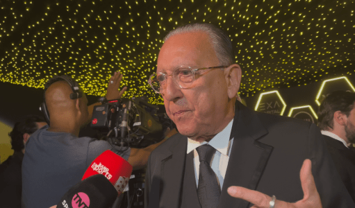 Galvão Bueno, narrador, presente no Leilão Galáctico