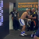 Após hat-trick pelo Fortaleza, Deyverson visita vestiário do Atlético na Arena MRV