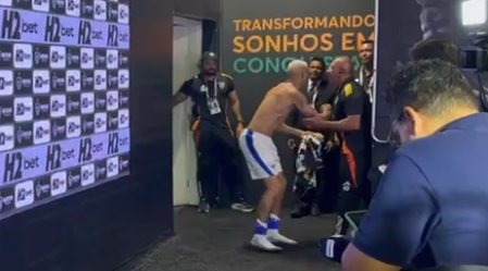 Deyverson se encontrou com ex-companheiros de Atlético após fazer três gols pelo Fortaleza
