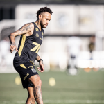 Faixa com protesto contra Neymar é colocada em CT do Santos