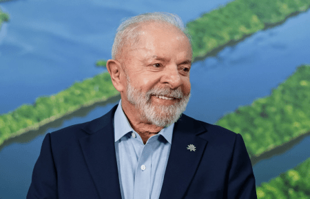 Além de liderar cenários do primeiro turno, Lula vence projeções com todos os concorrentes do segundo turno