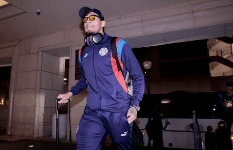 Gustavo Gómez em viagem pela Seleção do Paraguai