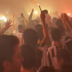Torcida do Santos faz festa antes de 'decisão' contra o Mirassol pelo Brasileirão