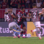 Foi pênalti? Veja análise do VAR sobre lance polêmico em Fluminense x Flamengo