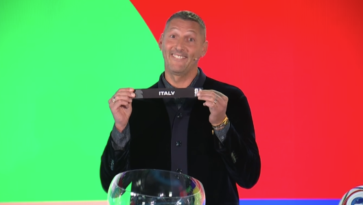 Italiano Marco Materazzi, campeão mundial em 2006, participou do sorteio da repescagem europeia