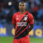 Atacante do Cruzeiro manda recado para ídolo do Athletico-PR e Manchester City