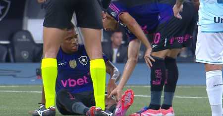 Danilo sentiu a coxa durante Botafogo x Grêmio