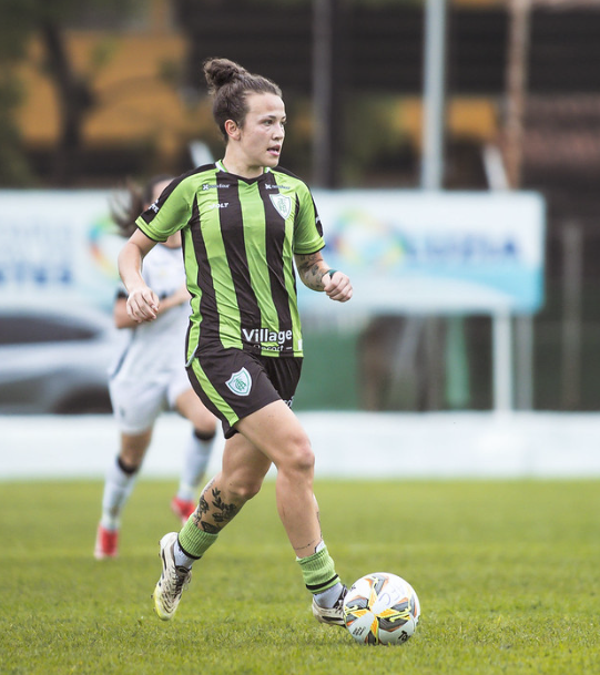 Futebol feminino: Cruzeiro encaminha contratação de meio-campista do América