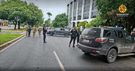 PM fechou a avenida em frente ao ministério para investigar a bomba