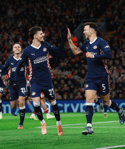 PSV goleia Liverpool pela Champions