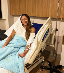 Amanda Marques passa por cirurgia no joelho esquerdo